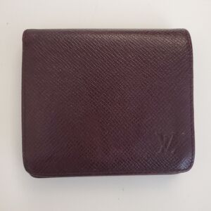 Authentic Louis Vuitton Taiga Bifold Leather Wallet With COA